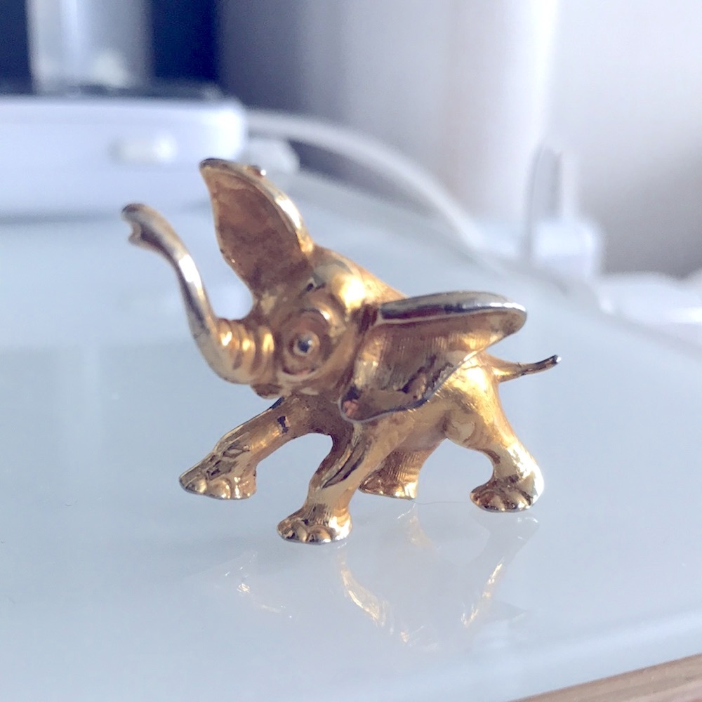 Vintage Arthur Pepper ART Elephant gold animal brooch pin Dumbo